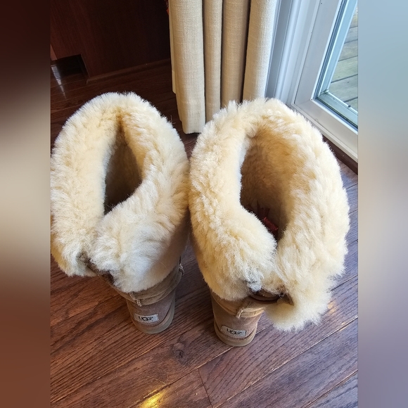 UGG over the knee boot - Picture 3 of 7